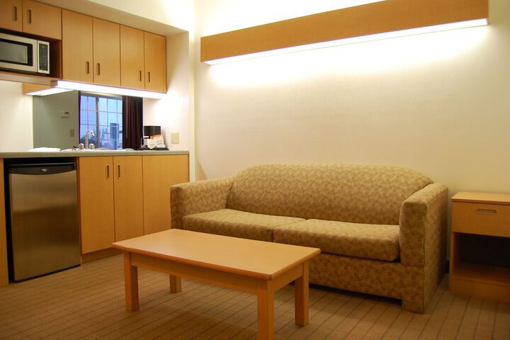 2 Queen Bed Mobility Hearing Accessible Room Roll in Shower (11 of 44)