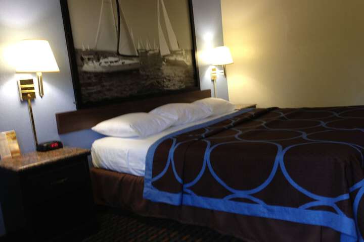 1 Queen Bed (11 of 12)