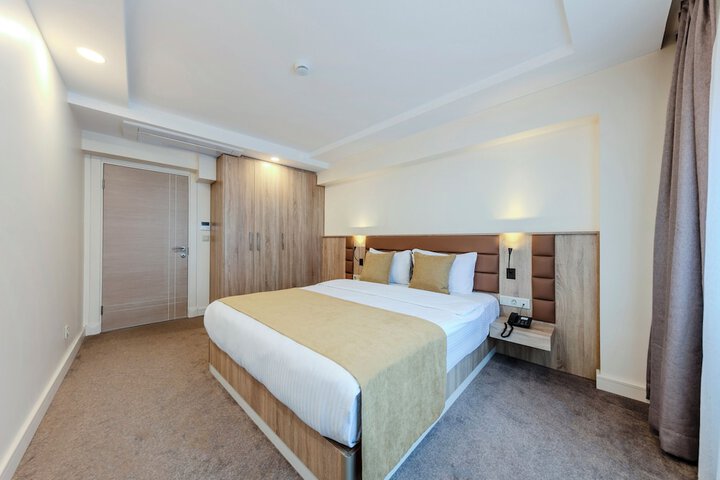 Room 20 of 170
