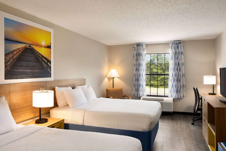 1 Queen Bed Mobility Accessible (6 of 12)