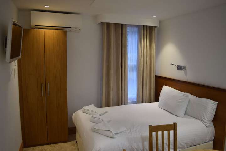 Room 52 of 90