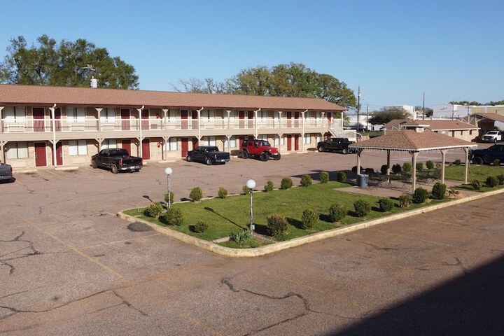 Hotel Exterior 13 of 15