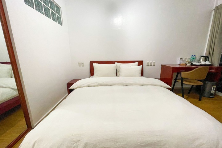 Room 18 of 80