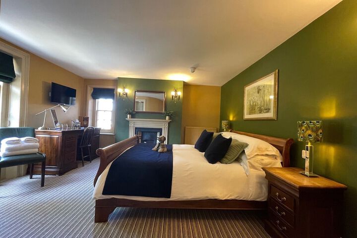 Room 11 of 77