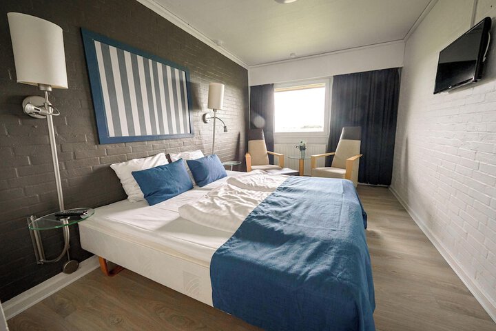 Room 6 of 28
