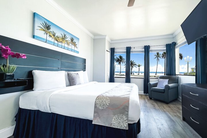 Courtyard Superior King Bed (8 of 35)