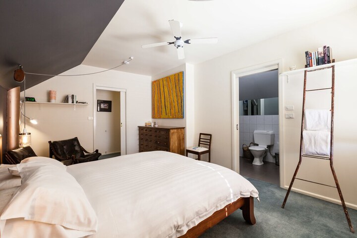 Room 9 of 42