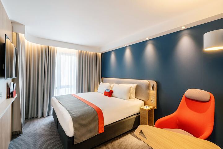 Room 7 of 80