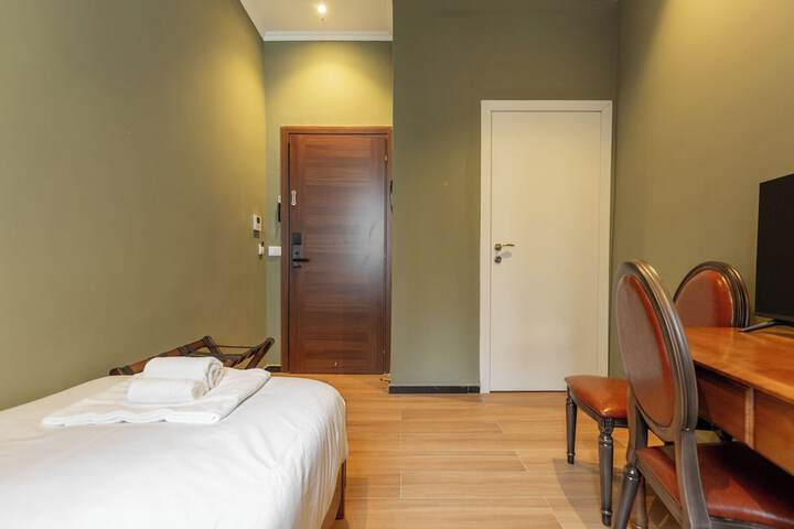 Room 29 of 96
