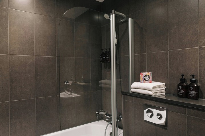 Room 40 of 85