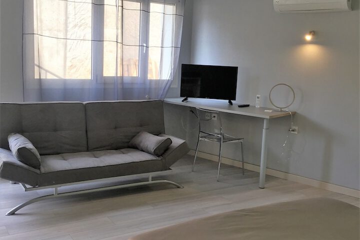 Room 3 of 6