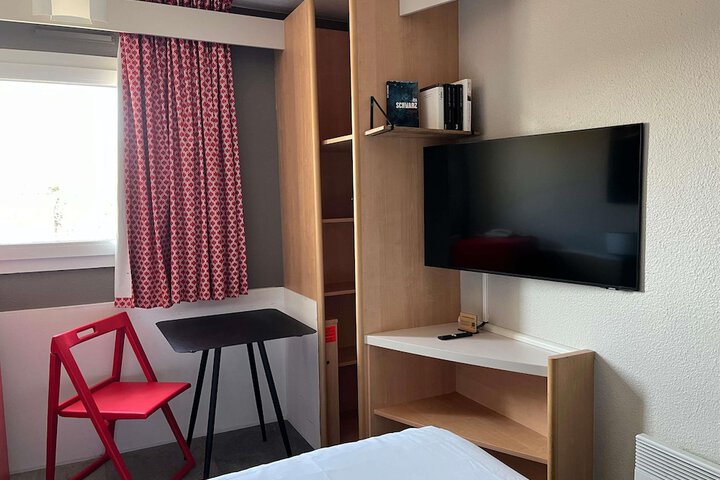 Room 17 of 80