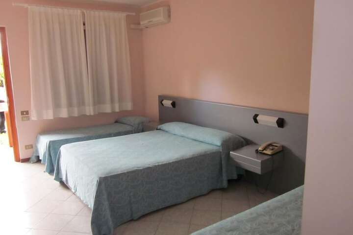 Room 6 of 37