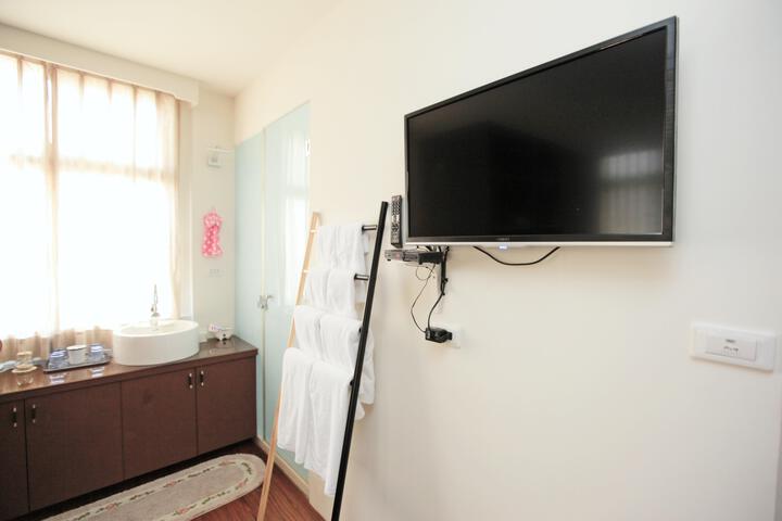 Room 6 of 6