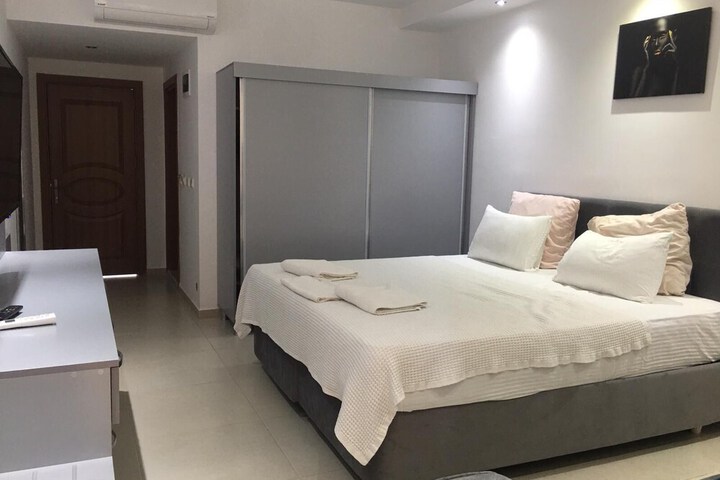 Room 10 of 48
