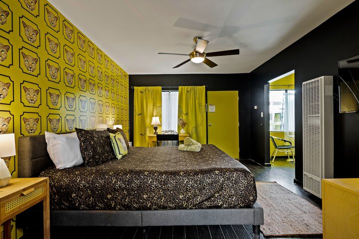 Room 10 of 34