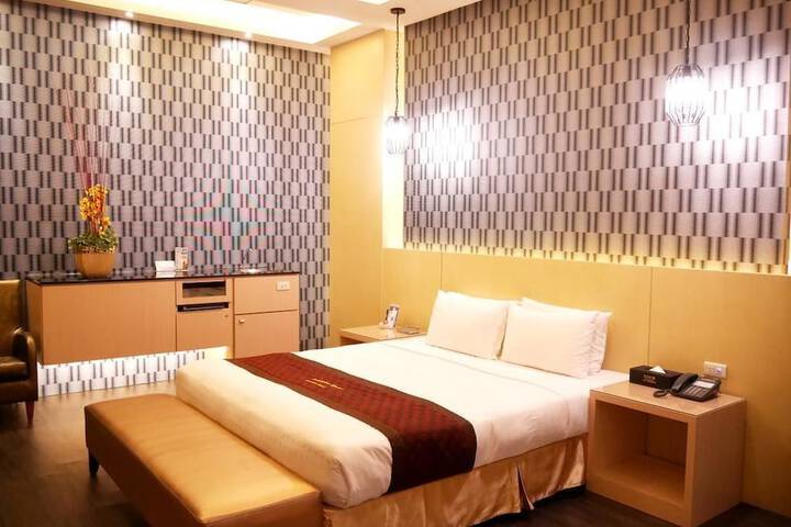 Room 28 of 81