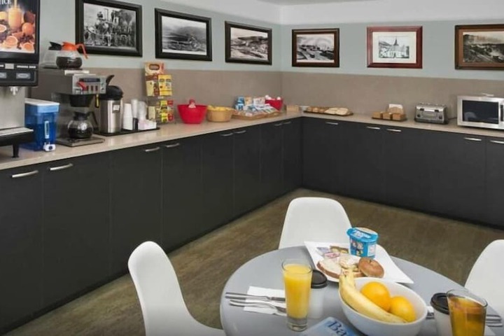 Breakfast/Coffee Service 14 of 28