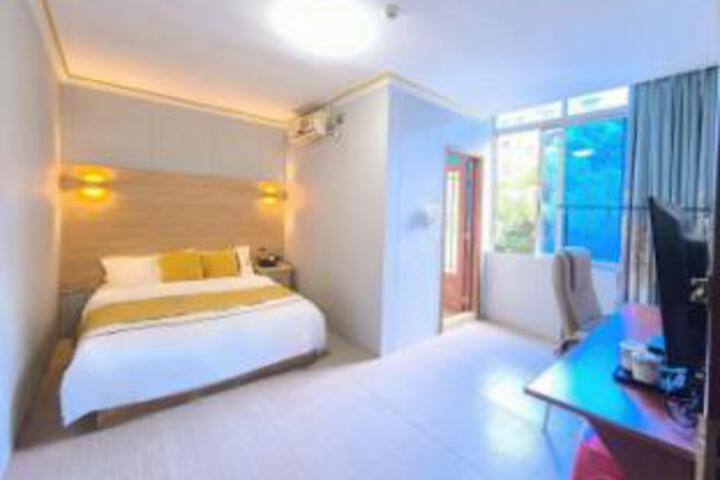 Room 11 of 11