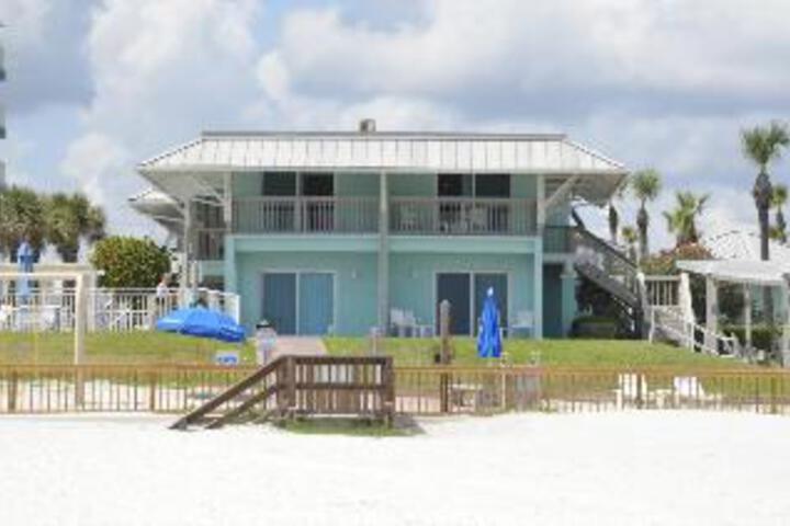 Coconut Palms Beach Resort in Daytona Beach, FL