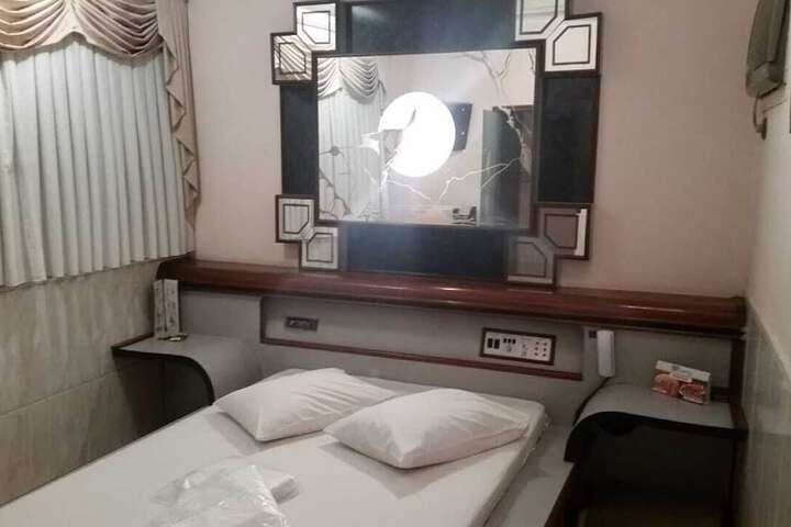 Room 9 of 28