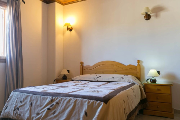 Room 2 of 16