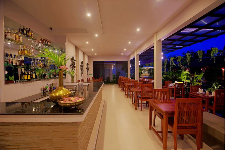 Dining 55 of 80