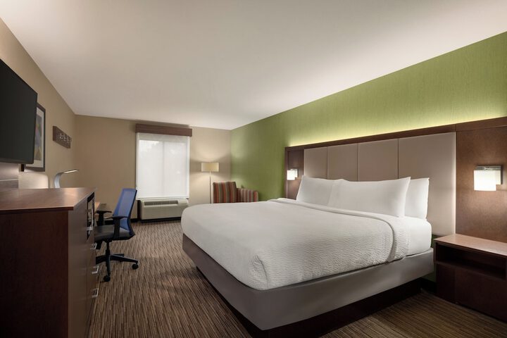 Room 9 of 40