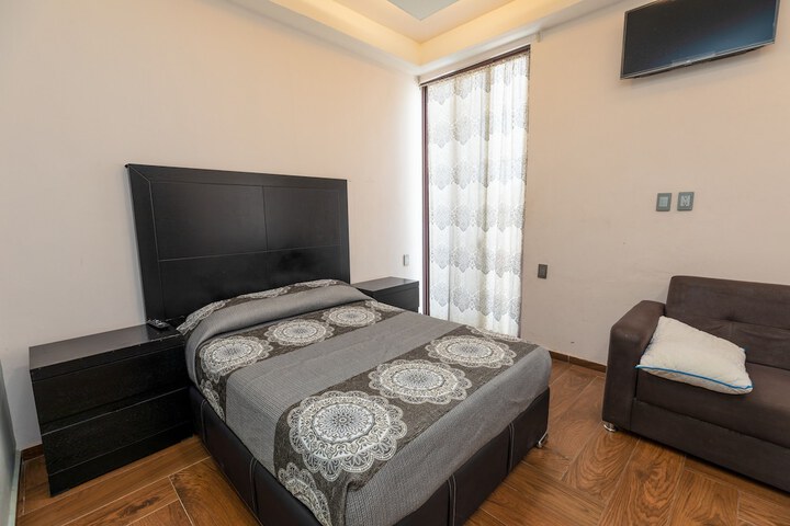 Room 4 of 7