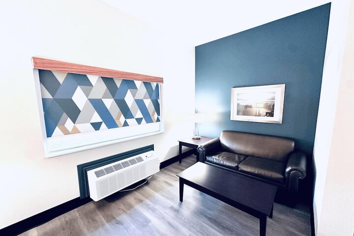 Room 17 of 33