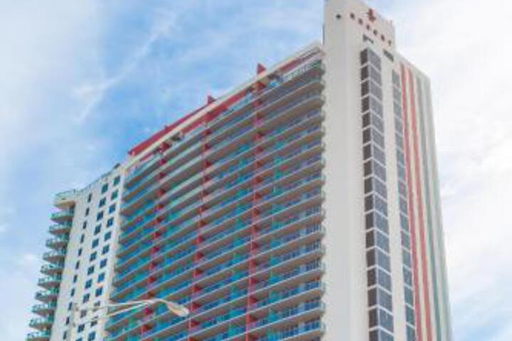 Photo of 2 / 2 Miami Panoramic Views at Beachwalk Resort 27th For 6 Guests by Ammos VR
