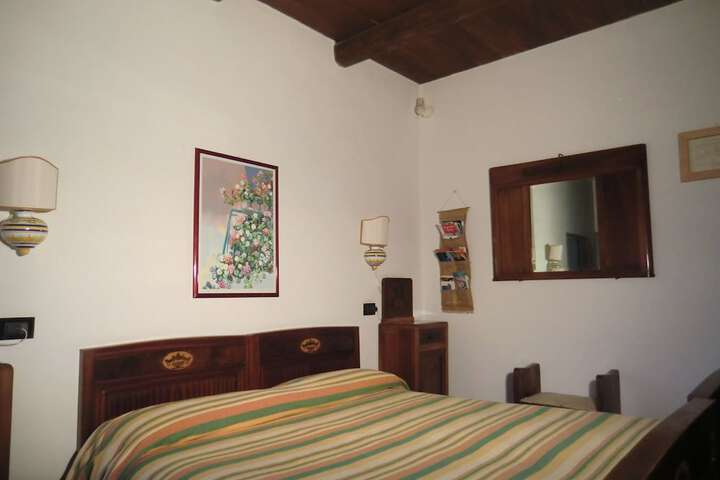 Room 2 of 98