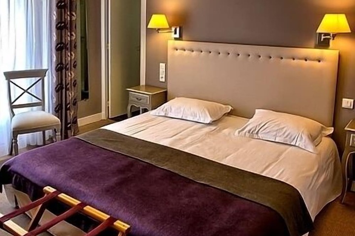 Room 6 of 32