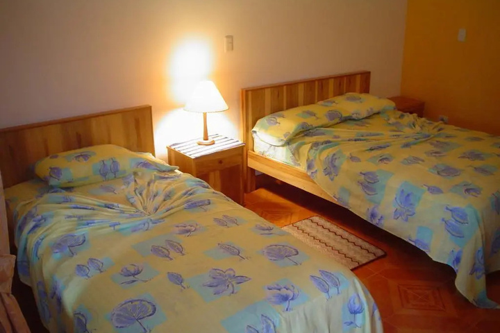 Room 2 of 10
