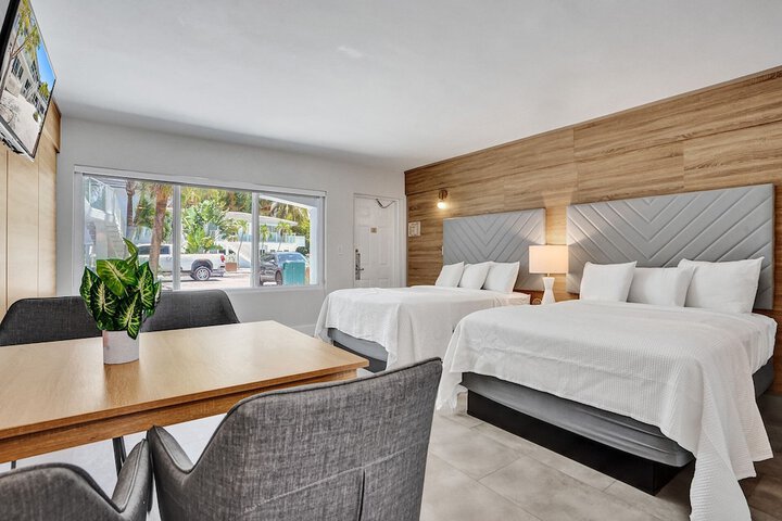 Standard Room, King or Two Doubles (2 of 10)