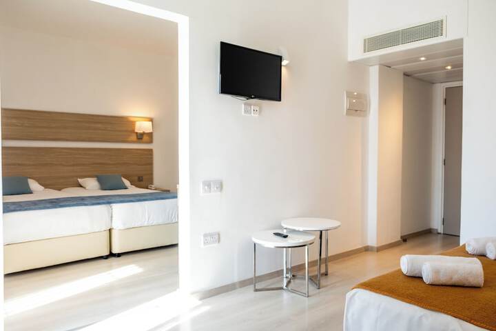 Room 10 of 26