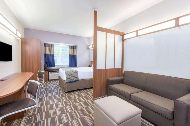 2 Queen Beds Mobility Accessible (1 of 11)