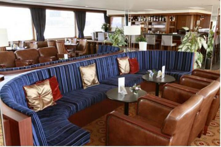 MESSESHIP SWISS CROWN HOTEL