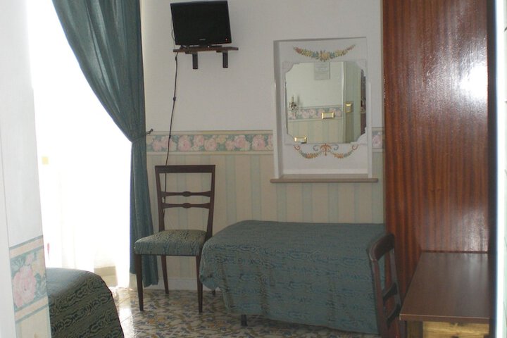 Room 13 of 39