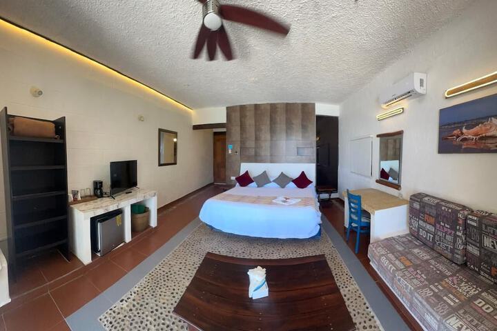 Room 34 of 102