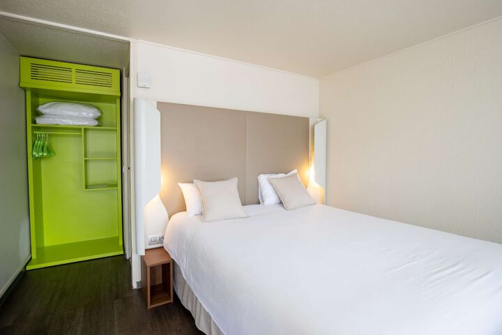 Room 3 of 27