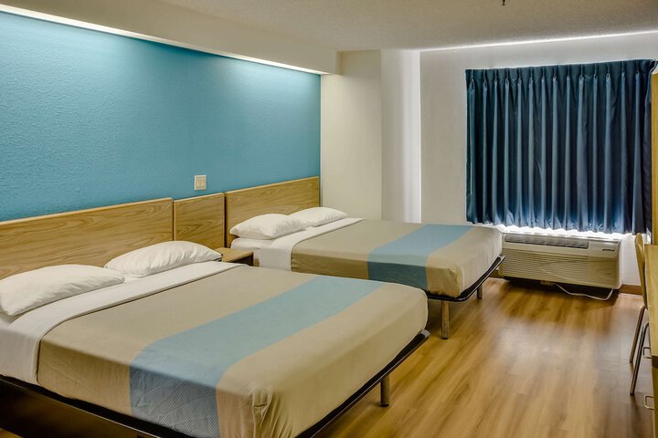 Room 13 of 27
