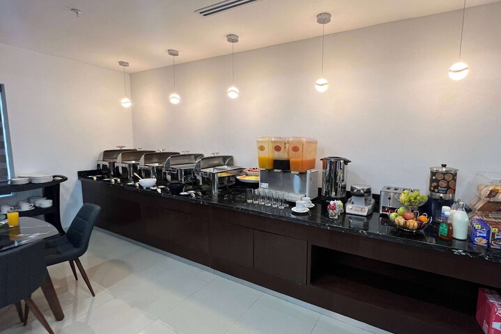 Breakfast/Coffee Service 86 of 127