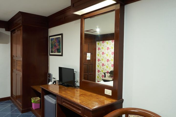 Room 15 of 136