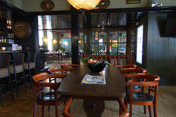 Dining 33 of 48