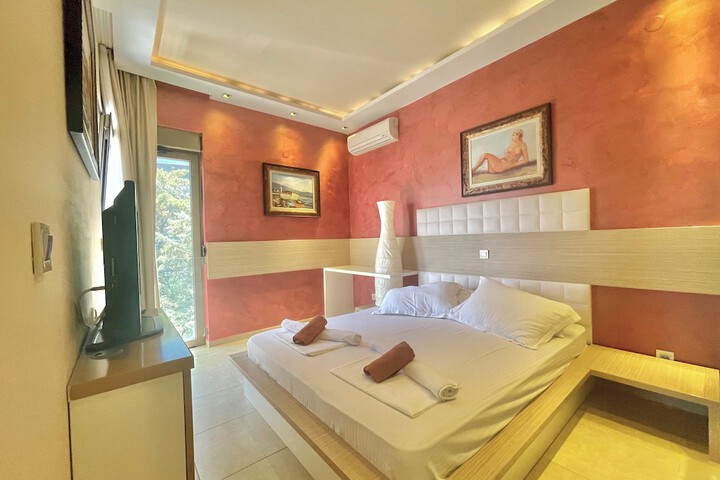 Room 15 of 119