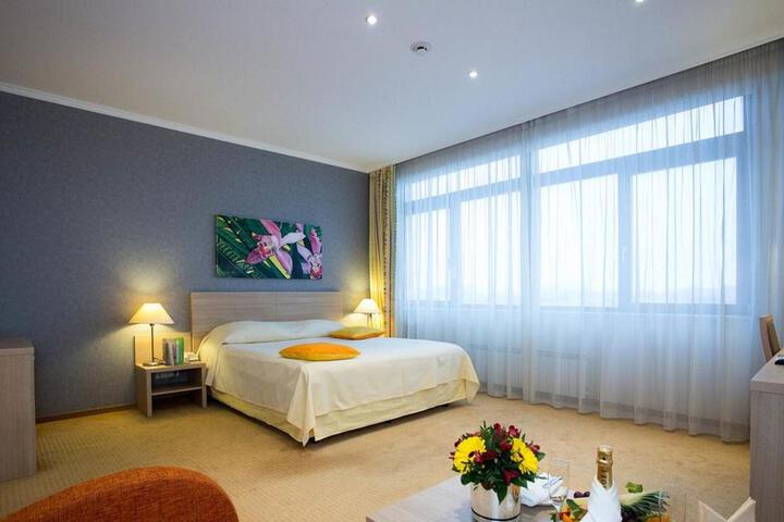Room 4 of 10