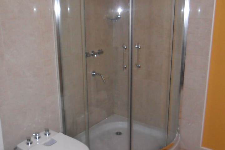 Room 9 of 25