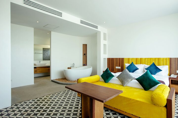 Room 16 of 44