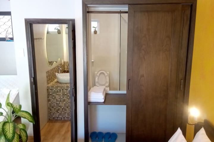 Room 105 of 178